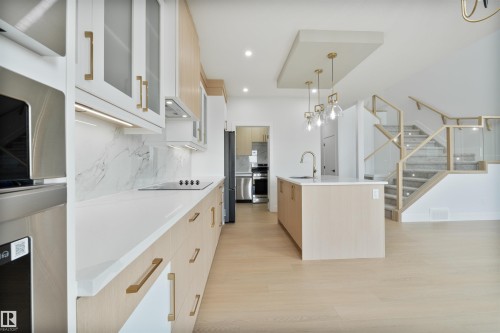 573 Ashgrove Circle, Leduc, AB - Indoor Photo Showing Kitchen With Upgraded Kitchen