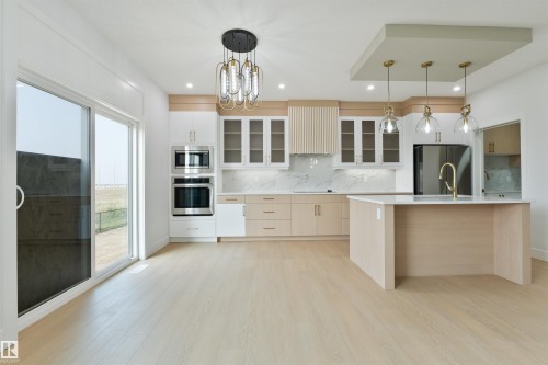 573 Ashgrove Circle, Leduc, AB - Indoor Photo Showing Kitchen With Upgraded Kitchen