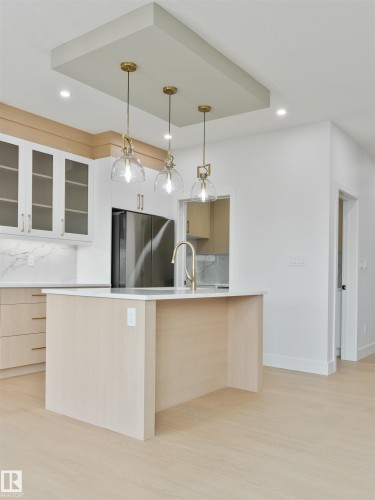 573 Ashgrove Circle, Leduc, AB - Indoor Photo Showing Kitchen