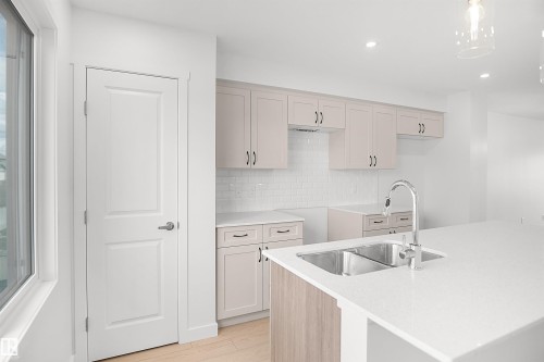 33 Leawood Link, Spruce Grove, AB - Indoor Photo Showing Kitchen With Double Sink With Upgraded Kitchen
