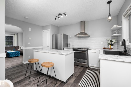 #12 320 Spruce Ridge Rd, Spruce Grove, AB - Indoor Photo Showing Kitchen With Upgraded Kitchen