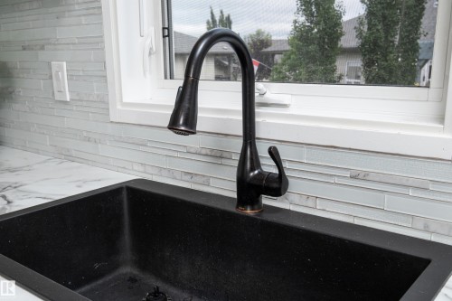 #12 320 Spruce Ridge Rd, Spruce Grove, AB -  Photo Showing Kitchen