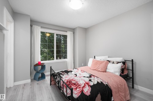 #12 320 Spruce Ridge Rd, Spruce Grove, AB - Indoor Photo Showing Bedroom