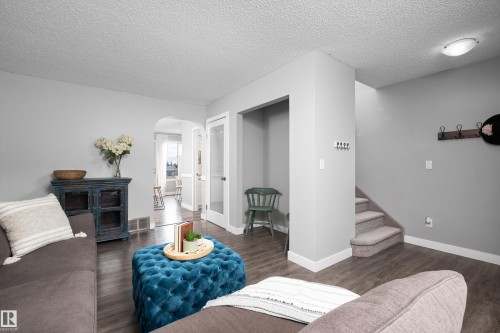 #12 320 Spruce Ridge Rd, Spruce Grove, AB - Indoor Photo Showing Living Room