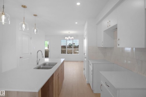 37 Leawood Link, Spruce Grove, AB - Indoor Photo Showing Kitchen With Double Sink