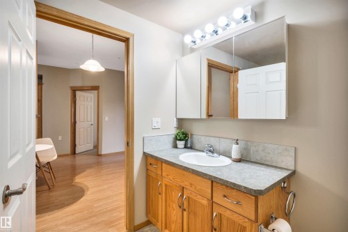 #104 612 111 St Sw, Edmonton, AB - Indoor Photo Showing Bathroom