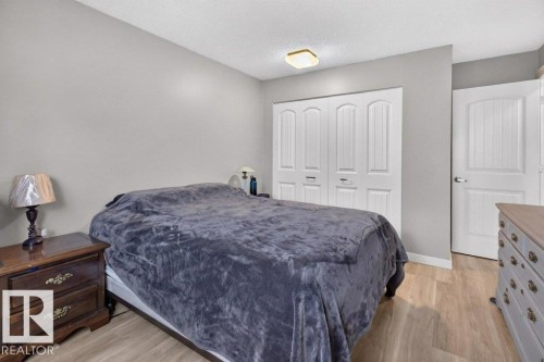 4624 36 Avenue Nw, Edmonton, AB - Indoor Photo Showing Bedroom