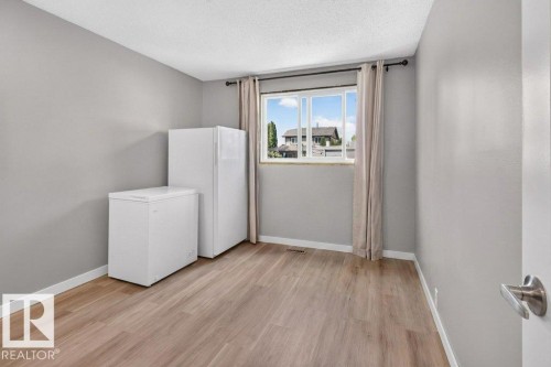4624 36 Avenue Nw, Edmonton, AB - Indoor Photo Showing Other Room