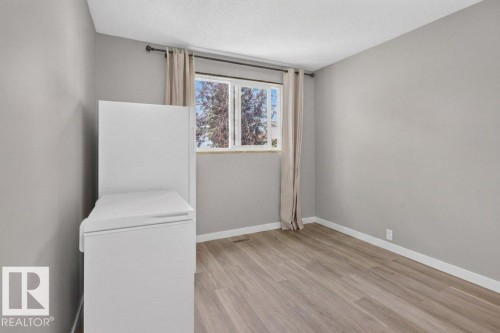 4624 36 Avenue Nw, Edmonton, AB - Indoor Photo Showing Laundry Room