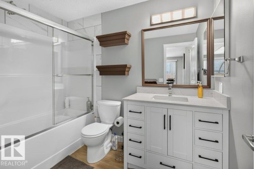 4624 36 Avenue Nw, Edmonton, AB - Indoor Photo Showing Bathroom
