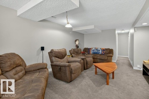 4624 36 Avenue Nw, Edmonton, AB - Indoor Photo Showing Living Room