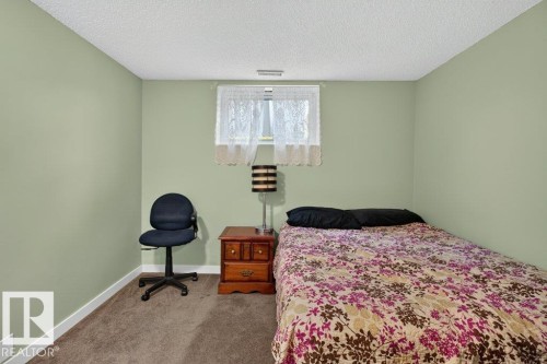 4624 36 Avenue Nw, Edmonton, AB - Indoor Photo Showing Bedroom
