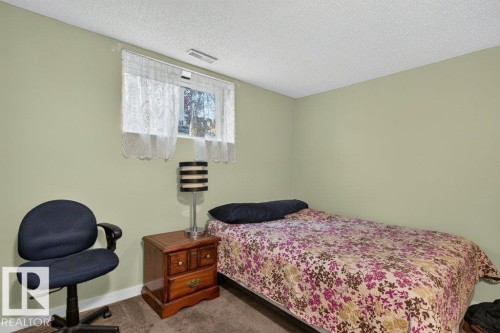 4624 36 Avenue Nw, Edmonton, AB - Indoor Photo Showing Bedroom