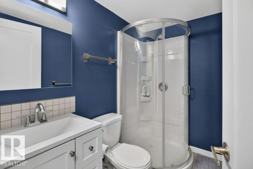 4624 36 Avenue Nw, Edmonton, AB - Indoor Photo Showing Bathroom