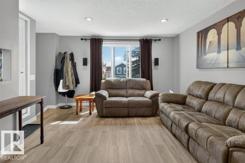 4624 36 Avenue Nw, Edmonton, AB - Indoor Photo Showing Living Room