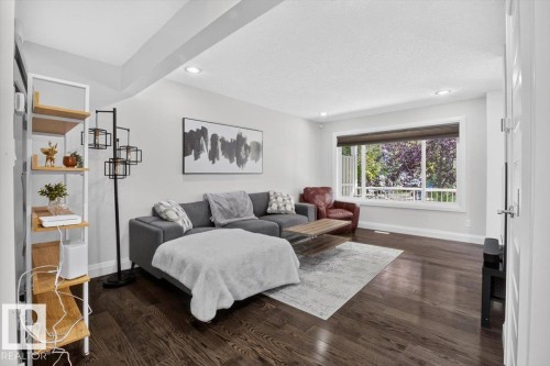 10210 151 Street Nw, Edmonton, AB - Indoor Photo Showing Living Room