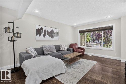 10210 151 Street Nw, Edmonton, AB - Indoor Photo Showing Living Room