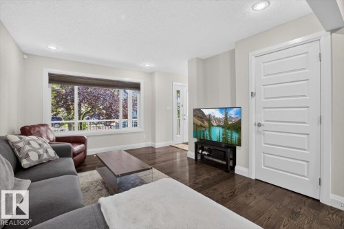 10210 151 Street Nw, Edmonton, AB - Indoor Photo Showing Living Room