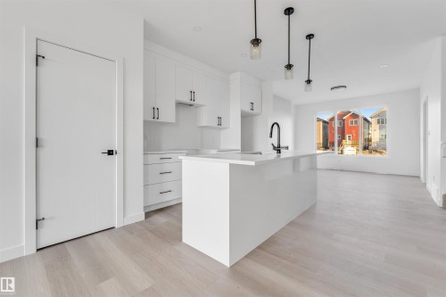 554 Ashgrove Circle, Leduc, AB - Indoor Photo Showing Kitchen