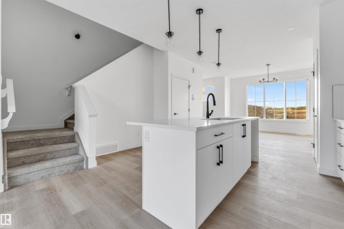 554 Ashgrove Circle, Leduc, AB - Indoor Photo Showing Kitchen