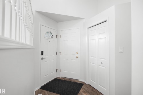 White entry door with a decorative arch window - 907 Jordan Crescent Nw, Edmonton, AB - Indoor Photo Showing Other Room