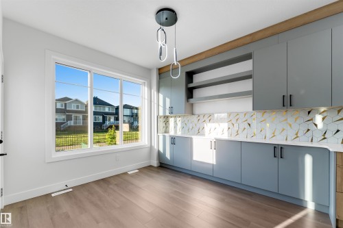 7023 177 Avenue Nw, Edmonton, AB - Indoor