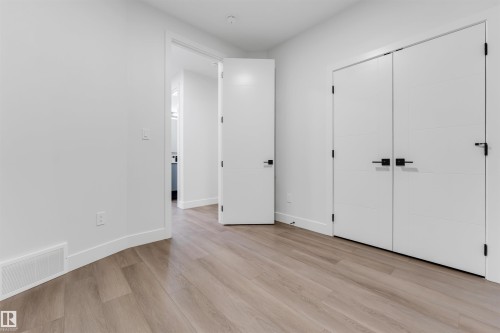 7023 177 Avenue Nw, Edmonton, AB - Indoor Photo Showing Other Room