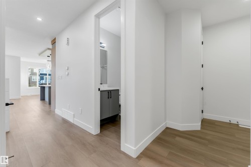 7023 177 Avenue Nw, Edmonton, AB - Indoor Photo Showing Other Room