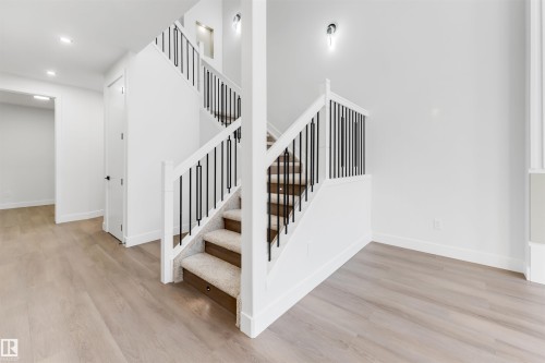 7023 177 Avenue Nw, Edmonton, AB - Indoor Photo Showing Other Room