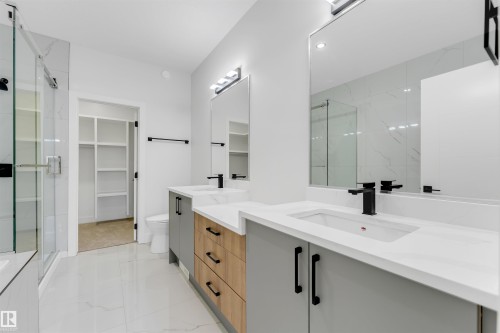 7023 177 Avenue Nw, Edmonton, AB - Indoor Photo Showing Bathroom