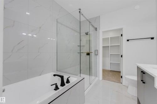 7023 177 Avenue Nw, Edmonton, AB - Indoor Photo Showing Bathroom