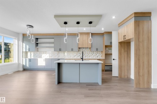7023 177 Avenue Nw, Edmonton, AB - Indoor Photo Showing Kitchen With Upgraded Kitchen