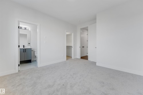 7023 177 Avenue Nw, Edmonton, AB - Indoor Photo Showing Other Room