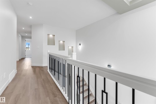 7023 177 Avenue Nw, Edmonton, AB - Indoor Photo Showing Other Room