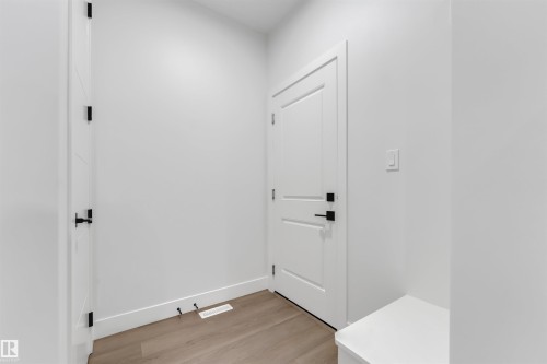 7023 177 Avenue Nw, Edmonton, AB - Indoor Photo Showing Other Room