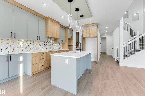 7023 177 Avenue Nw, Edmonton, AB - Indoor Photo Showing Kitchen With Upgraded Kitchen