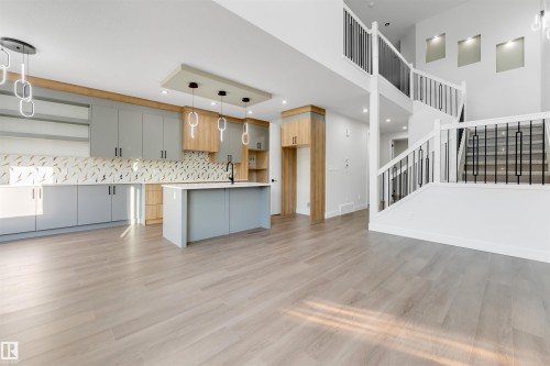 7023 177 Avenue Nw, Edmonton, AB - Indoor Photo Showing Kitchen With Upgraded Kitchen