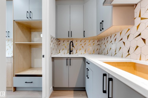7023 177 Avenue Nw, Edmonton, AB - Indoor