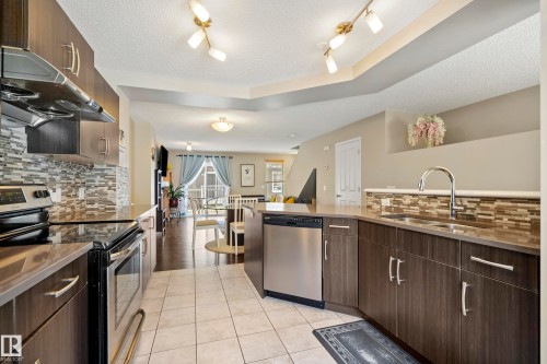 #81 4050 Savaryn Dr Sw, Edmonton, AB - Indoor Photo Showing Kitchen With Upgraded Kitchen