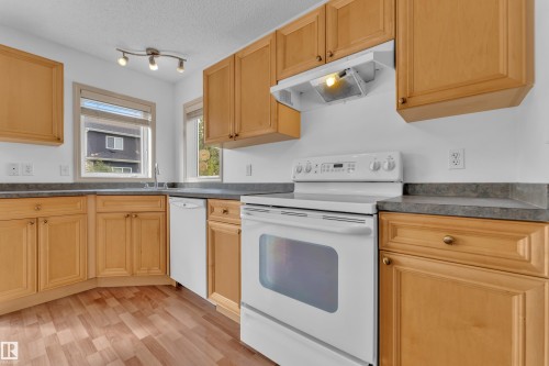 14031 136 Street Nw, Edmonton, AB - Indoor Photo Showing Kitchen