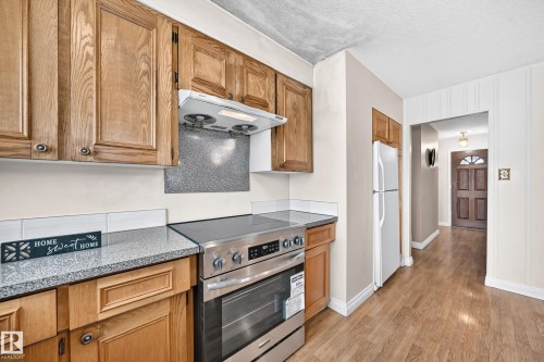 15020 88 Street Nw, Edmonton, AB - Indoor Photo Showing Kitchen