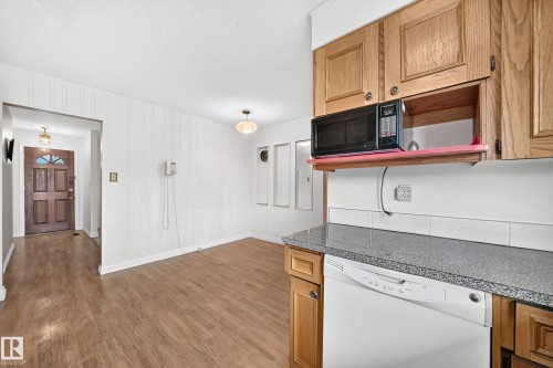 15020 88 Street Nw, Edmonton, AB - Indoor Photo Showing Kitchen