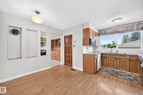 15020 88 Street Nw, Edmonton, AB - Indoor Photo Showing Kitchen