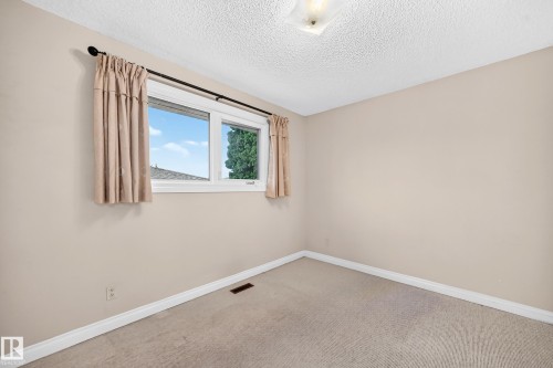 15020 88 Street Nw, Edmonton, AB - Indoor Photo Showing Other Room