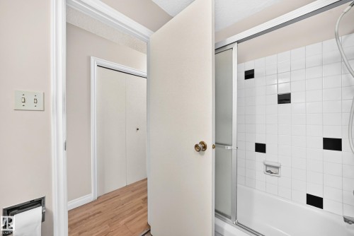 15020 88 Street Nw, Edmonton, AB - Indoor Photo Showing Bathroom
