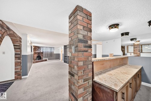 15020 88 Street Nw, Edmonton, AB - 