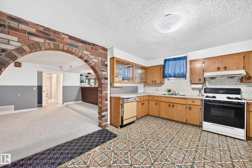 15020 88 Street Nw, Edmonton, AB - Indoor Photo Showing Kitchen