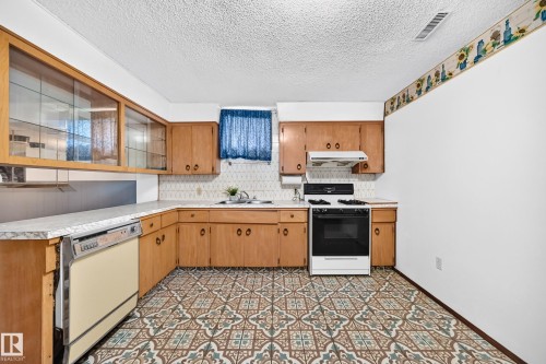 15020 88 Street Nw, Edmonton, AB - Indoor Photo Showing Kitchen With Double Sink