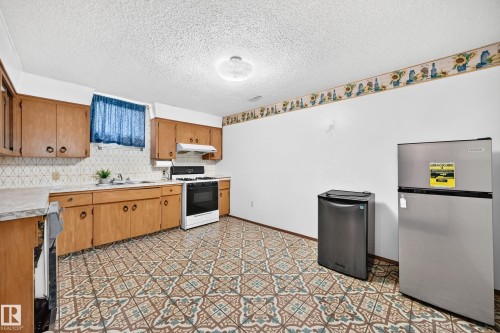 15020 88 Street Nw, Edmonton, AB - Indoor Photo Showing Kitchen With Double Sink