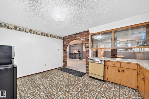 15020 88 Street Nw, Edmonton, AB - Indoor Photo Showing Kitchen